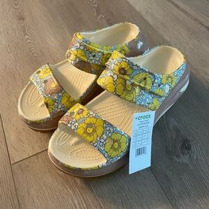 Mega Crush Retofloralsandal